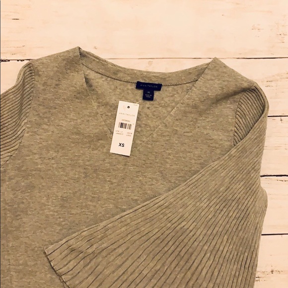 Pleated sleeve Ann Taylor dress - Picture 6 of 7